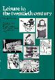  Coll., Leisure in the twentieth century: History of design : fourteen papers given at the Second Conference on Twentieth Century Design History, 1976