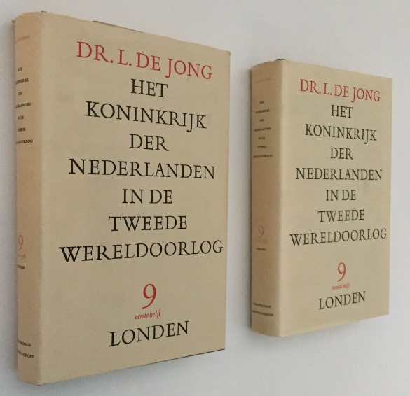 JONG, L. DE, - Het Koninkrijk der Nederlanden in de Tweede Wereldoorlog. Deel 9. Londen. Eerste helft/ Tweede helft. [Wetenschappelijke editie]
