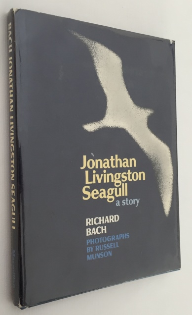 BACH, RICHARD, RUSSELL MUNSON, ILLUSTRATOR, - Jonathan Livingston Seagull. A story