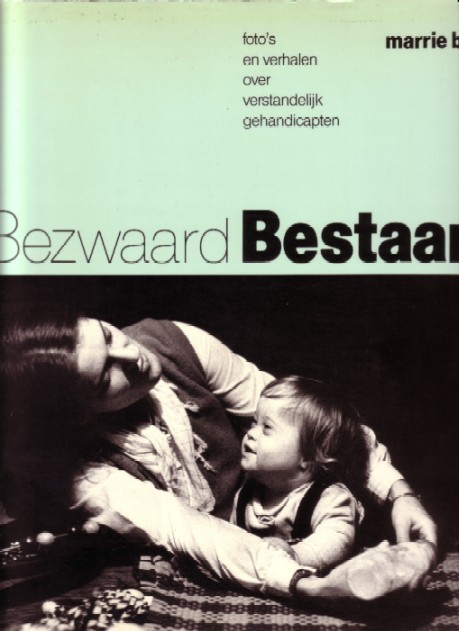 BOT, MARRIE, - Bezwaard bestaan. Foto's en verhalen over verstandelijk gehandicapten.