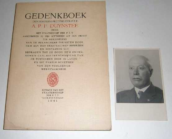Gedenkboek - Gedenkboek den hoofdinspecteur der P.T.T.  A.P.F. Duynstee door het staatsbedrijf der P.T.T. aangeboden bij zijn uittreden uit den  dienst ter herinnering aan de belangrijke diensten door hem aan het staatsbedrijf bewezen ..