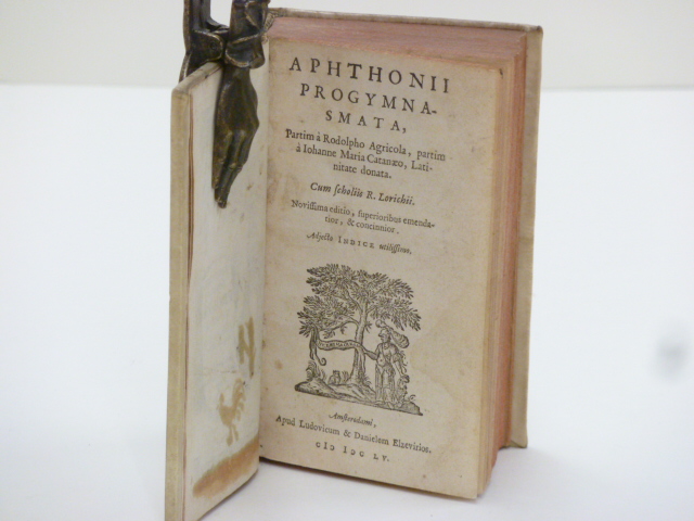 APHTHONIUS VAN ANTIOCHI - Progymnasmata, partim  Rodolpho Agricola, partim  Iohanne Maria Catanaeo, latiniate donata. Cum scholiis R. Lorichii. Novissima editio, superioribus emendatior, & concinnior. Adjecto indice utillissimo.