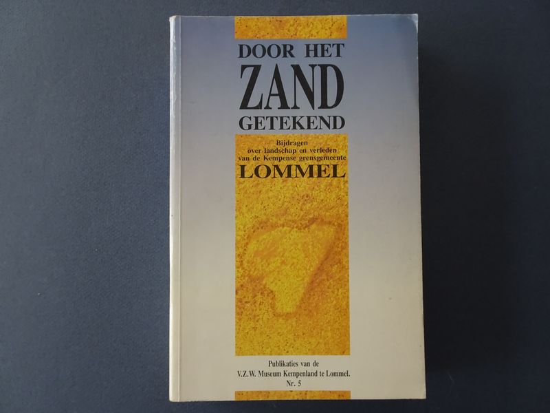 Knaepen, Roger. - Lommel. Door het zand getekend. Bijdrage over landschap en verleden van de Kempense grensgemeente Lommel.
